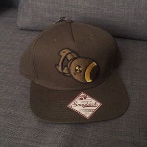 BNWT Hot Topic Green Fallout Snapback Hat